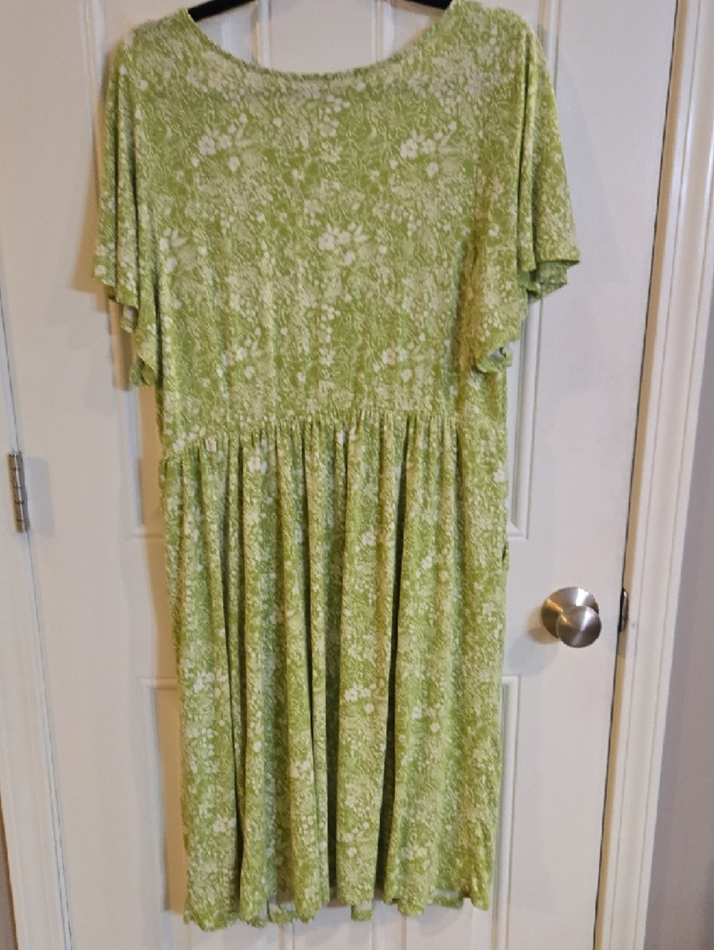 torrid Green & White Floral Scoop-Neck Midi Dress - Picture 5 of 5